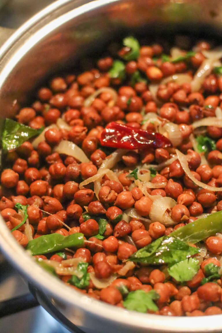 Spicy Brown Chickpeas (Kadle)